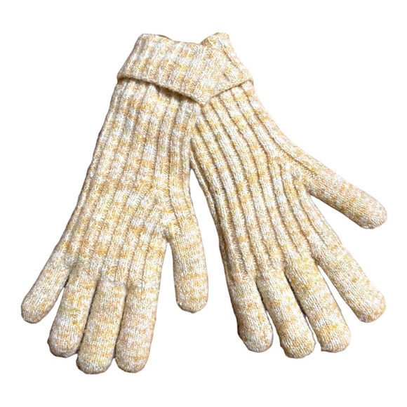 Woman’s Fleece Lined Gold Gloves - Picture 3 of 4